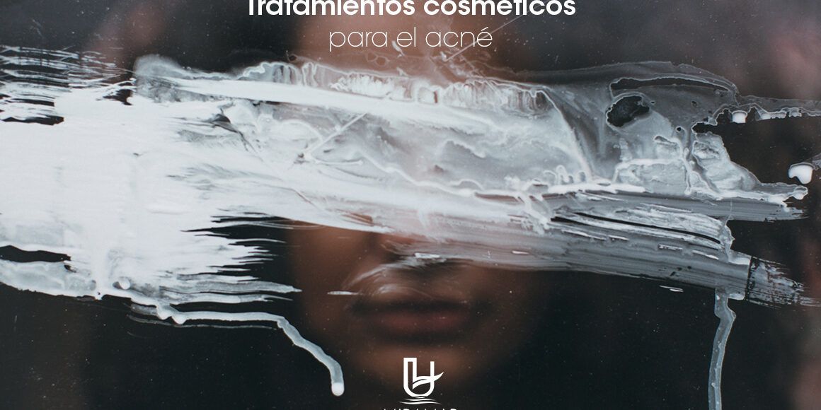 blog-julio-18 Cabecera del blog sobre tratamientos cosméticos para el acné, textura abstracta de crema esparcida