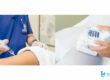 Collage de tratamiento de celulitis en el Instituto Médico Miramar: inyección de mesoterapia y aparato de radiofrecuencia aplicados en la piel